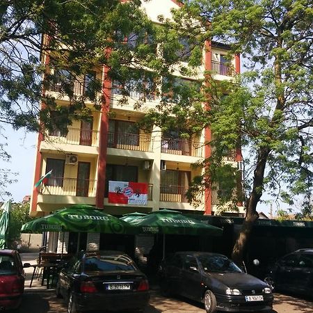 Central Park Family Hotel Kavarna Ngoại thất bức ảnh