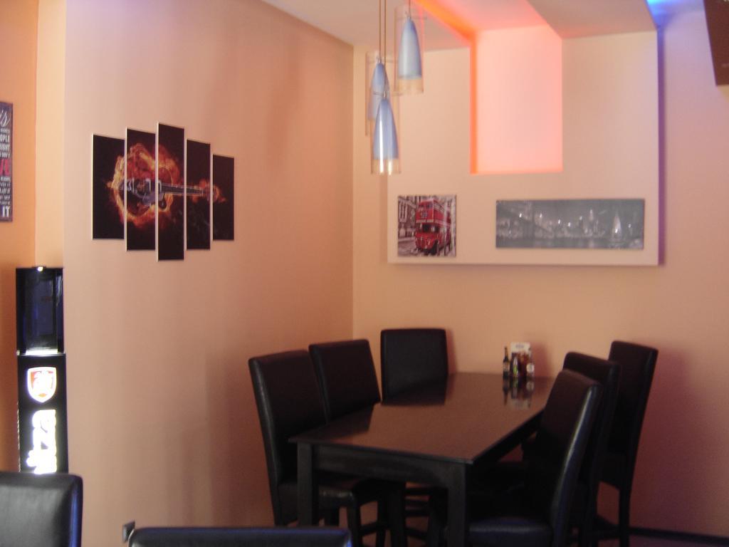 Central Park Family Hotel Kavarna Ngoại thất bức ảnh
