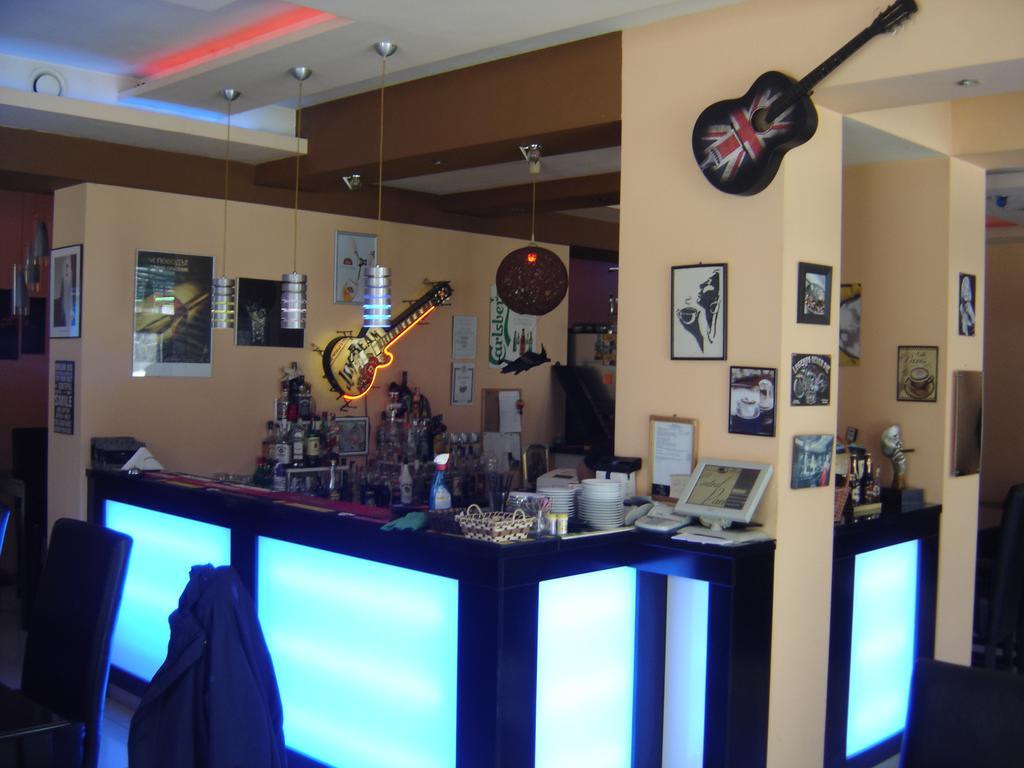 Central Park Family Hotel Kavarna Ngoại thất bức ảnh