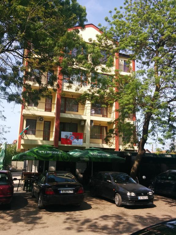 Central Park Family Hotel Kavarna Ngoại thất bức ảnh